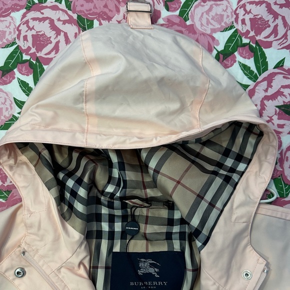 Burberry Light Pink Hooded Utility Jacket - Picture 4 of 9